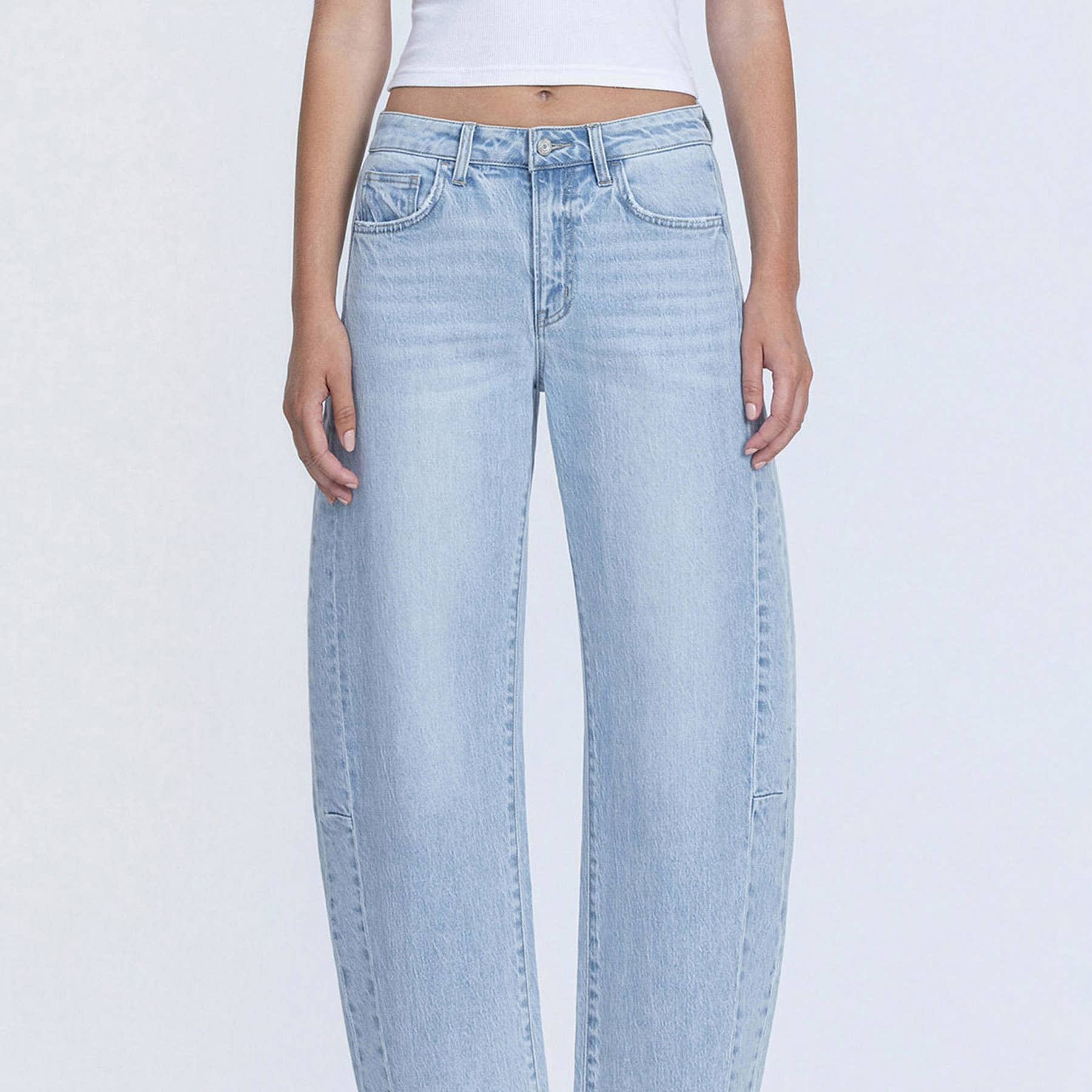 Hochgeschnittene Hellgewaschene Paspelierte Cropped Barrel Jeans